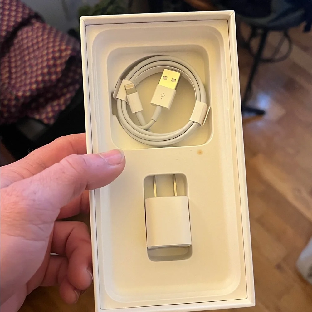 Apple iPhone XS Max Box, Charger & HeadPhones